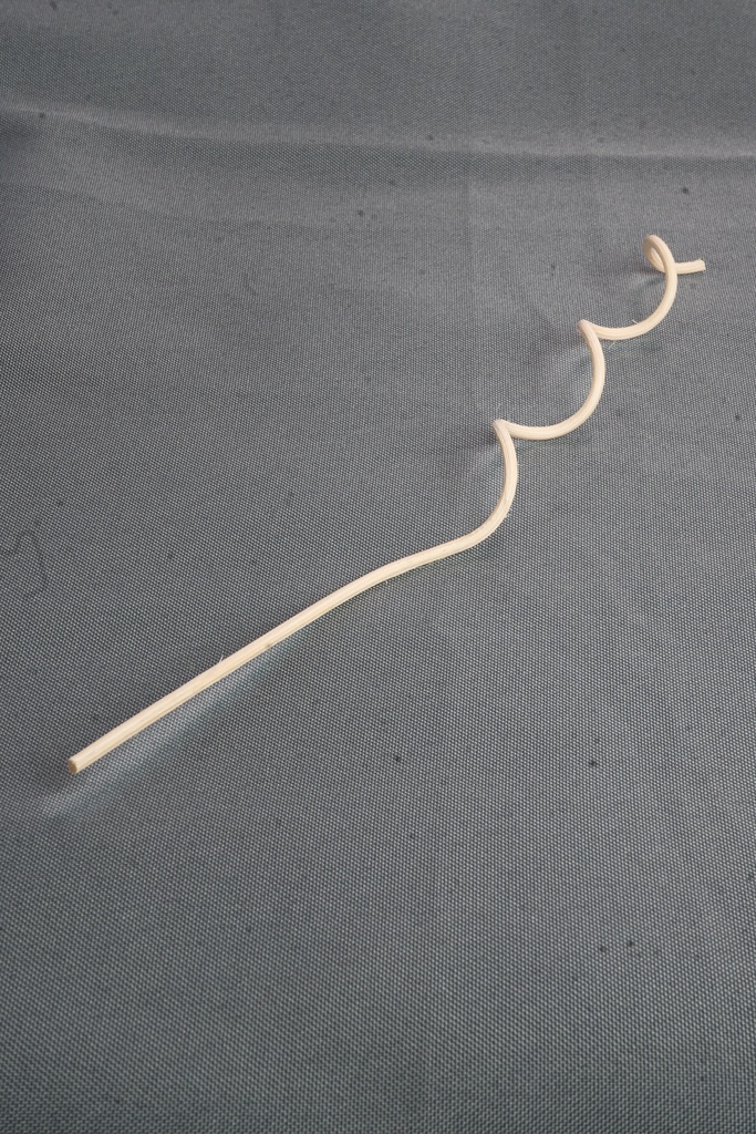 VARILLA DE RATTAN ONDULADA NATURAL 23CM X 3MM 